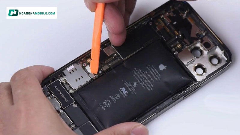 Quy trình thay pin TP iPhone 12/12P tại Hoàng Hà Care. Quy trình thay pin TP iPhone 12/12P tại Hoàng Hà Care.