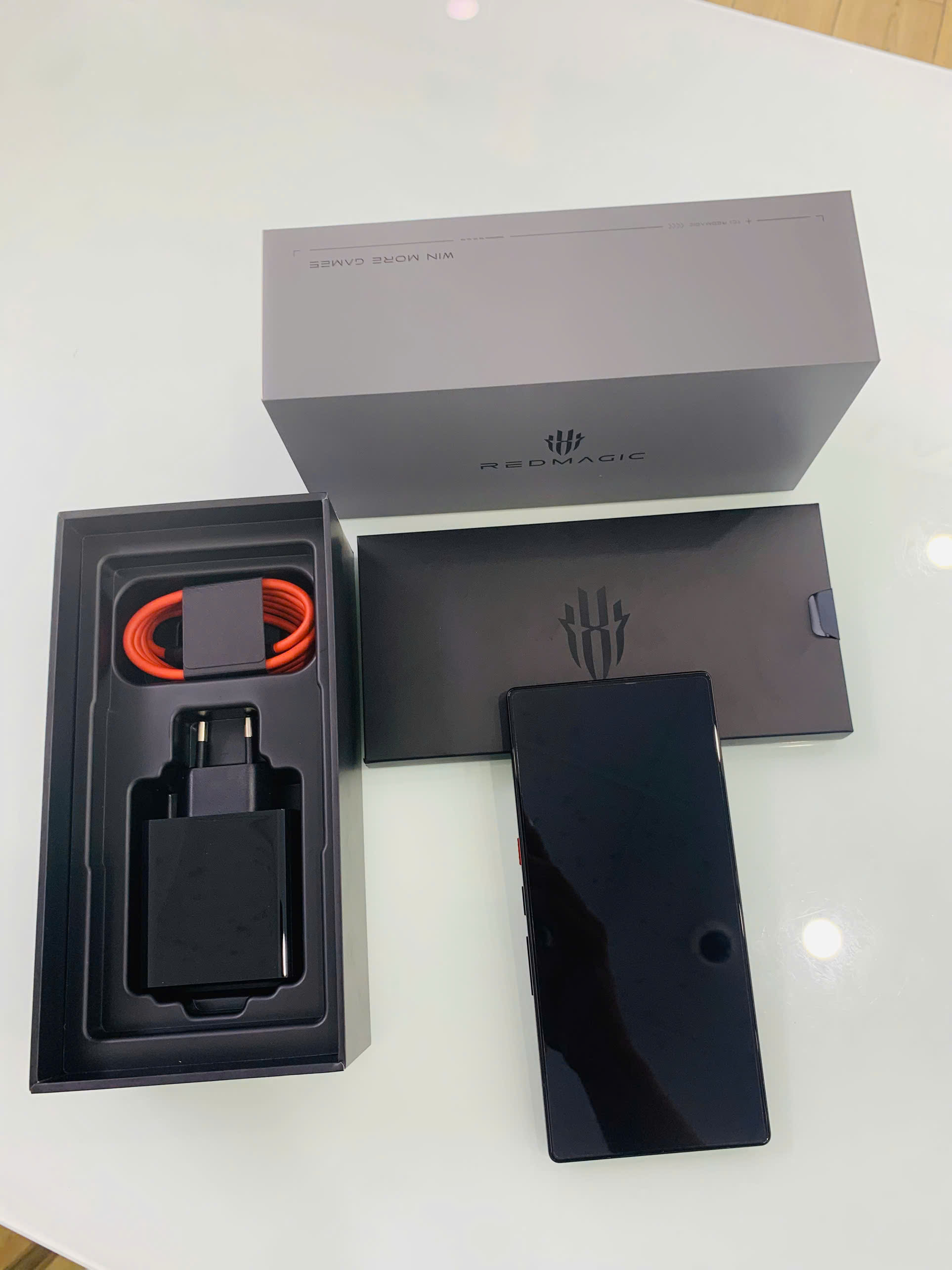 Điện thoại Gaming REDMAGIC 11 PRO 16GB/512GB - Nightfreeze ( Đen Kính Trong )