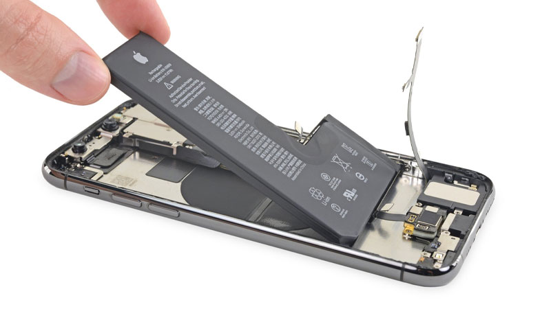 Lưu ý nên sao lưu dữ liệu quan trọng lên iCloud trước khi sửa điện thoại.