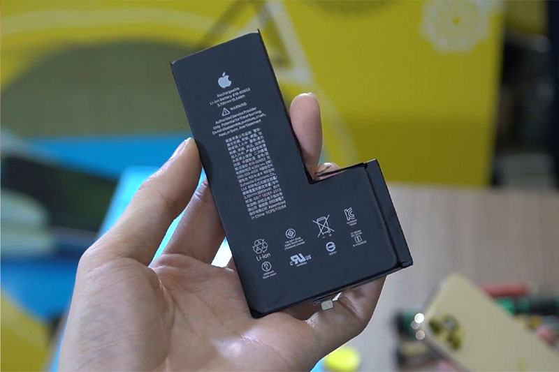 Dấu hiệu đáng chú ý là iPhone 11 Pro Max sập nguồn khi pin vẫn còn khoảng 20 đến 30%.