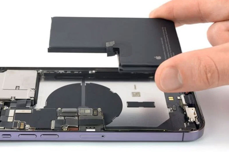 Trước khi thay pin, bạn nên sao lưu dữ liệu quan trọng lên iCloud, máy tính hoặc thiết bị lưu trữ cá nhân. Trước khi thay pin, bạn nên sao lưu dữ liệu quan trọng lên iCloud, máy tính hoặc thiết bị lưu trữ cá nhân.