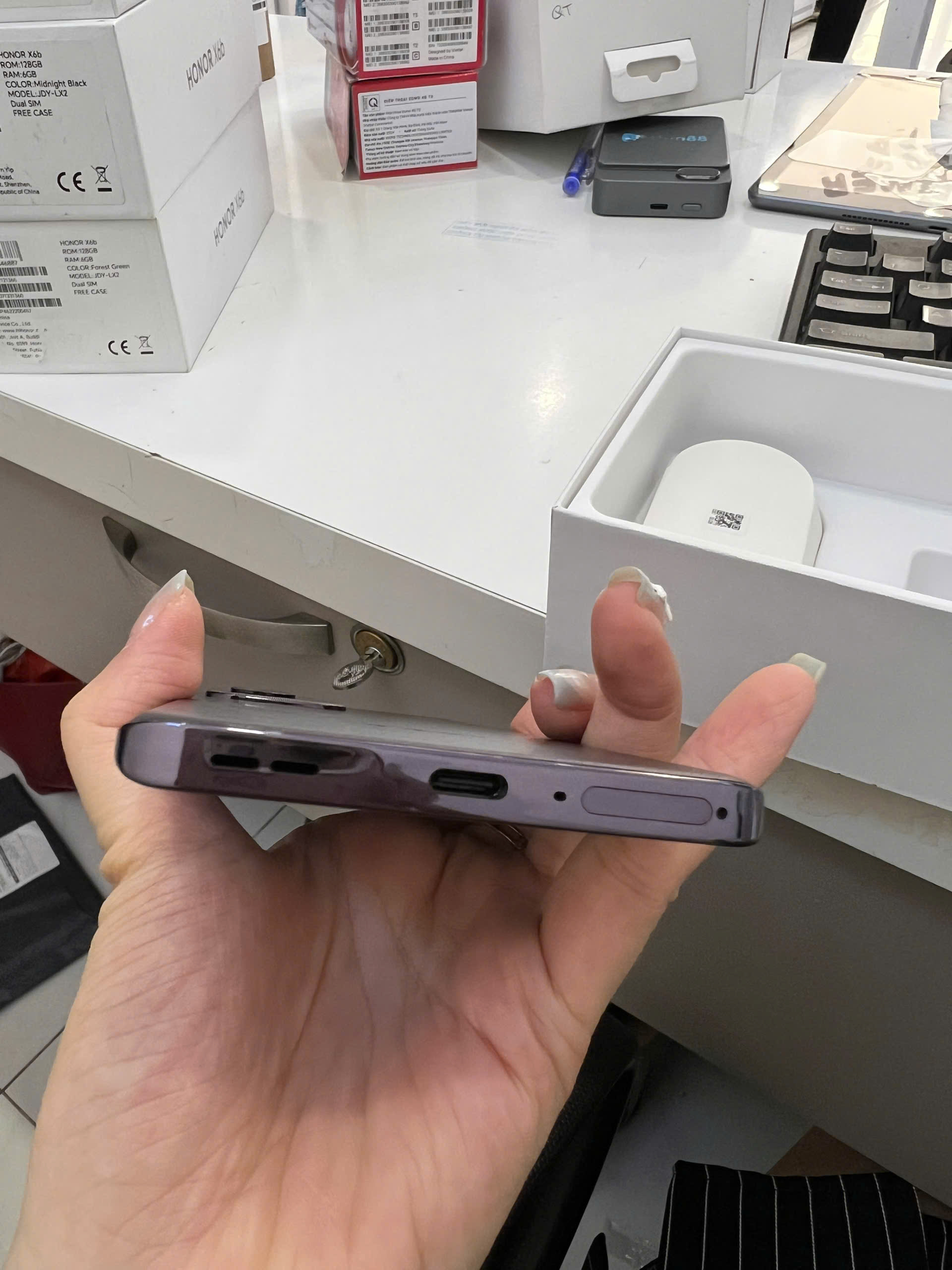 Điện thoại di động OPPO CPH2625 - Reno12 5G 256GB, TN - 869029075671833 - RE12GZTN
