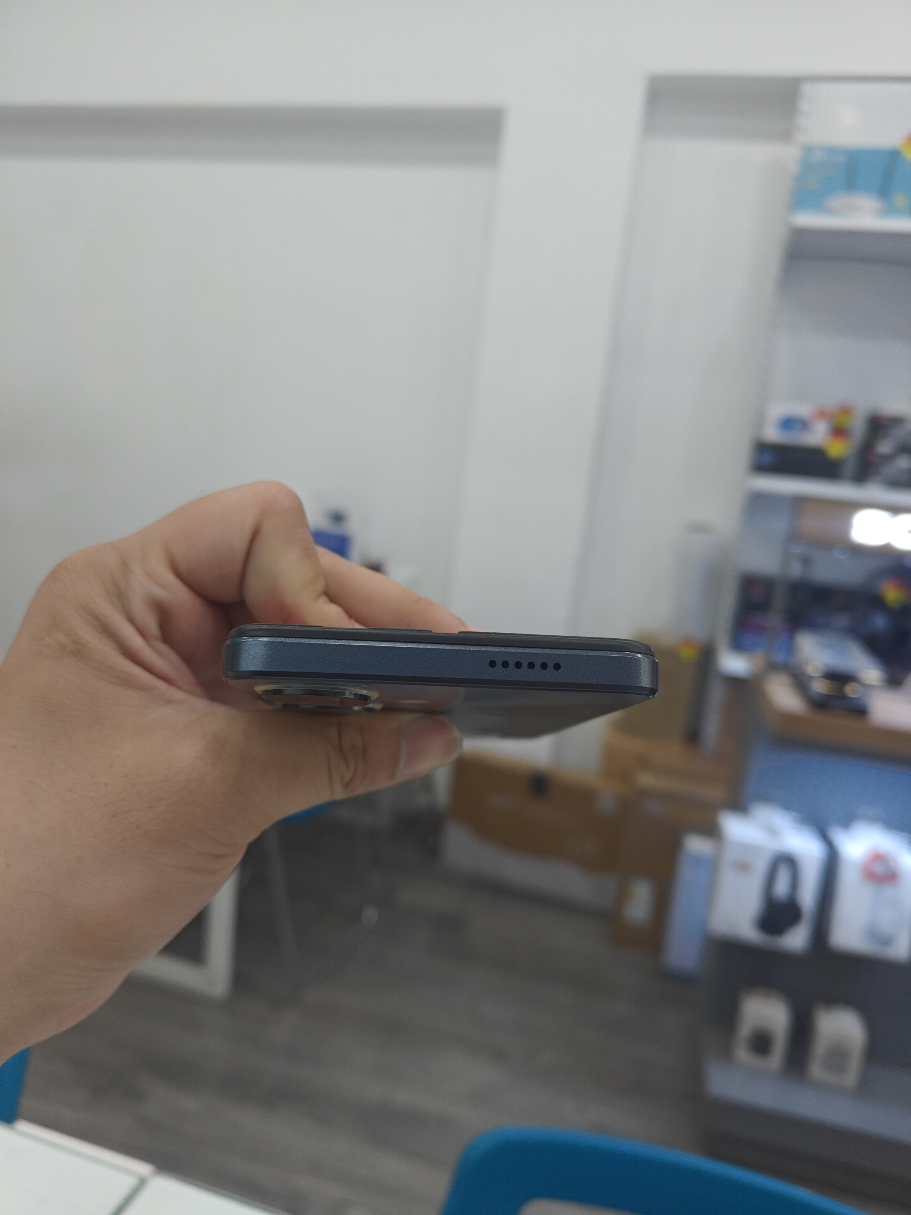 Điện thoại di động thương hiệu HTC Model Wildfire E5 Plus màu Xám (Grey)