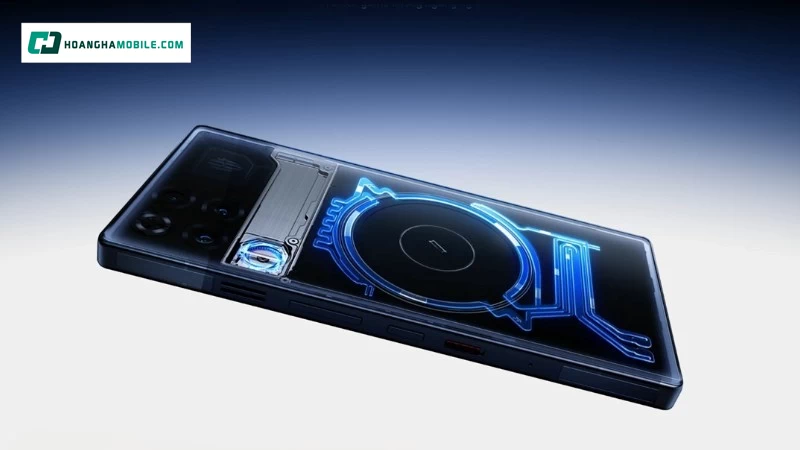 Phong cách quen thuộc của REDMAGIC với mặt lưng thể hiện rõ tinh thần gaming. Phong cách quen thuộc của REDMAGIC với mặt lưng thể hiện rõ tinh thần gaming.