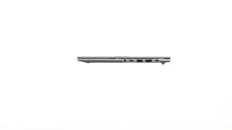 Laptop trang bị các cổng kết nối tiêu chuẩn.