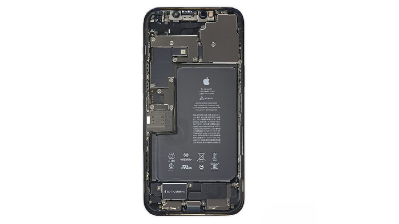 Dấu hiệu cần thay pin, iPhone 13 Pro Max sập nguồn khi pin vẫn còn khoảng 20 đến 30%.