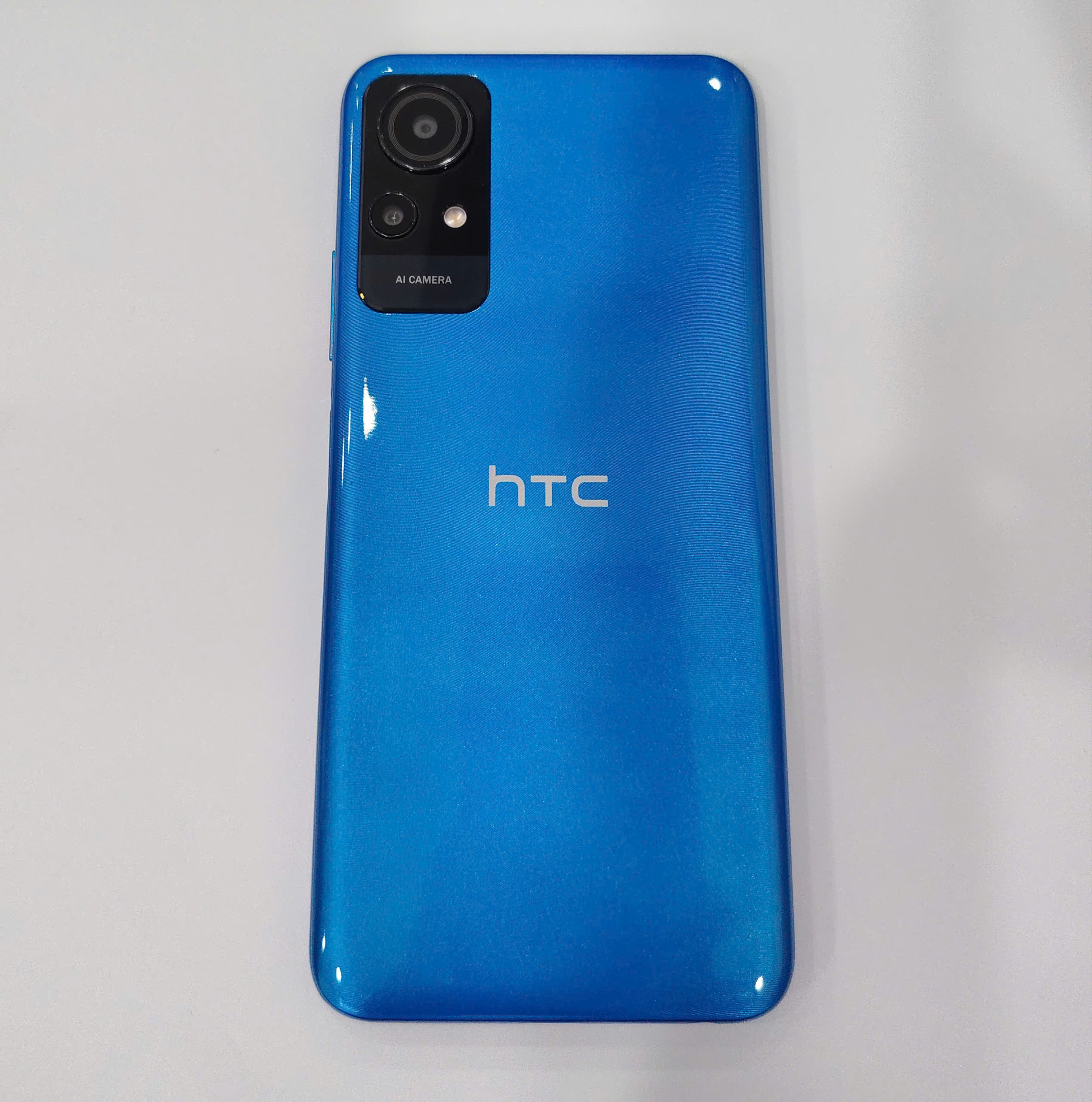 Điện thoại di động HTC Wildfire E3 lite (4GB/64GB) - Xanh (Blue) - TBH - 231A CẦN THƠ