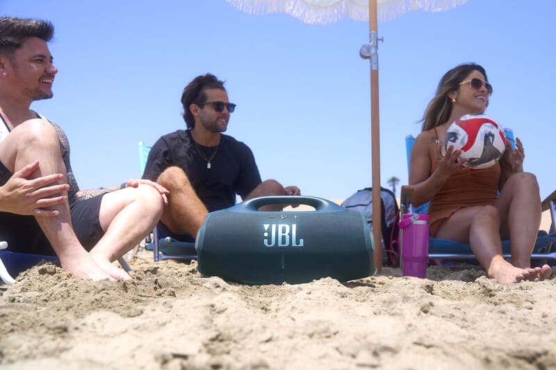 Loa JBL Boombox 4 nổi bật với thiết kế lớn, chắc chắn và dễ mang theo