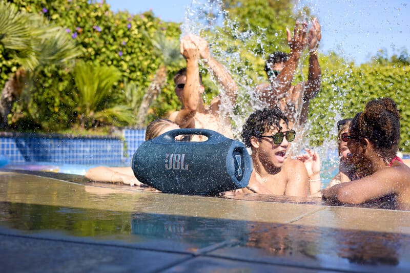 Loa JBL Boombox 4 sở hữu pin tới 34 giờ và chống nước bụi IP68