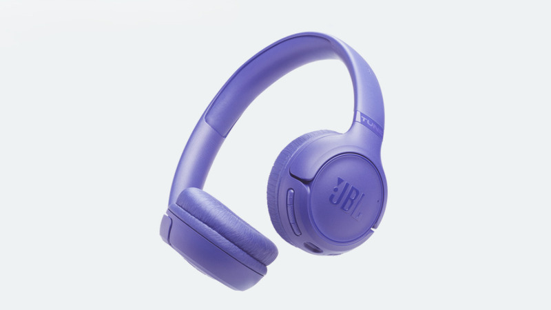 JBL Tune 530BT gọn nhẹ hơn khi đi học.