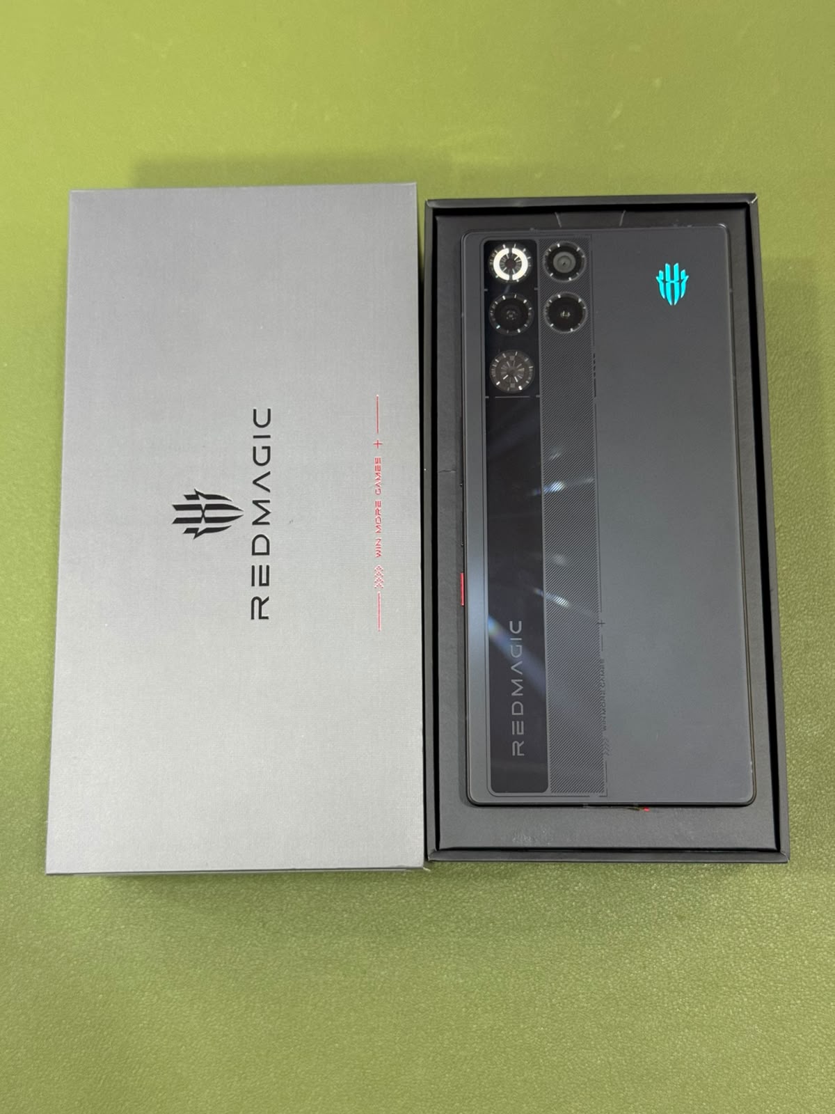 Điện thoại Gaming REDMAGIC 11 PRO 12GB/256GB - Cryo ( Đen mờ ) - RMG11P256DN - Cũ đẹp