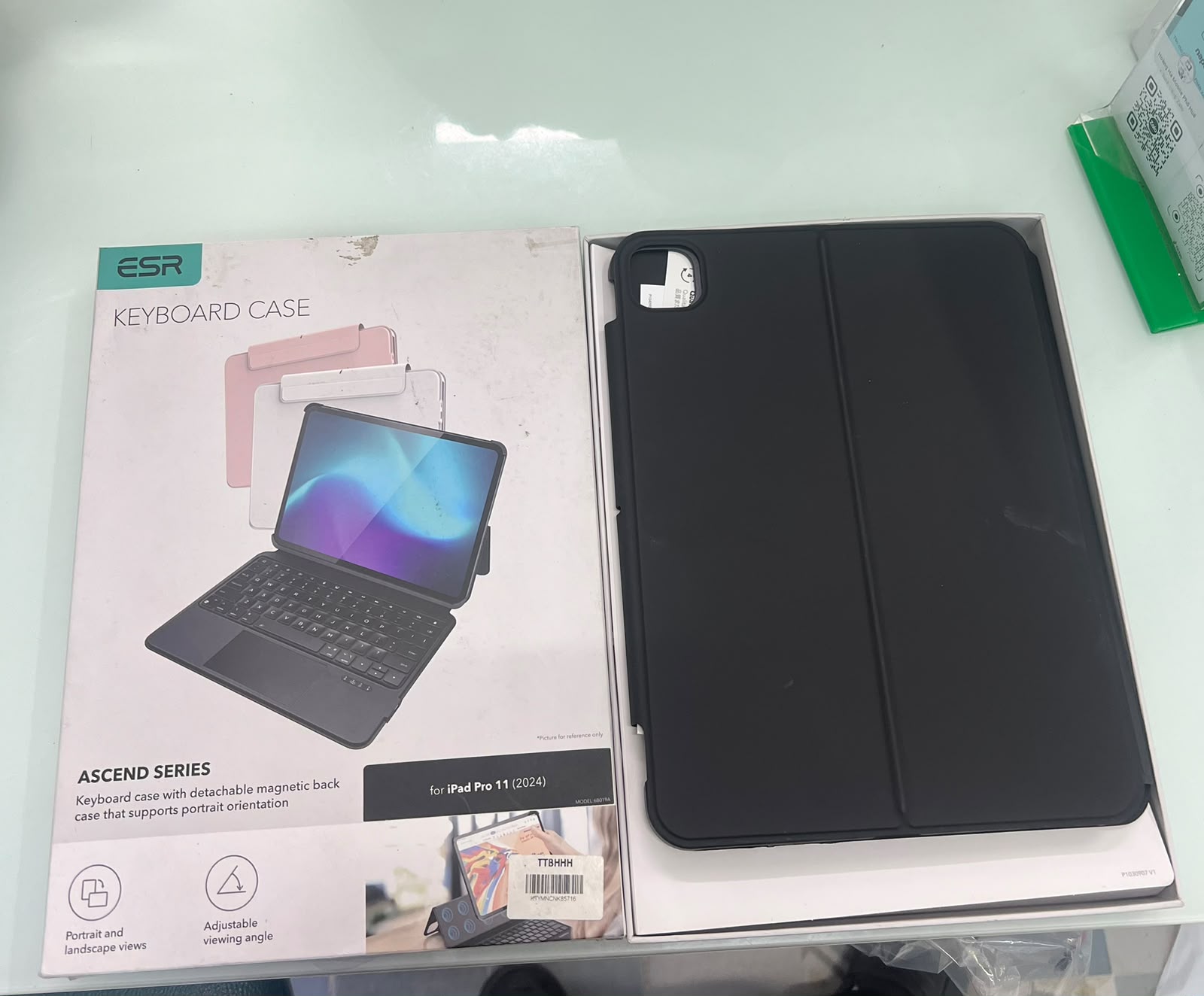 Bao da kèm bàn phím Ascend dành cho iPad Pro 11 2024 màu đen ESR - KTYMNCNK85716 - ESR200308