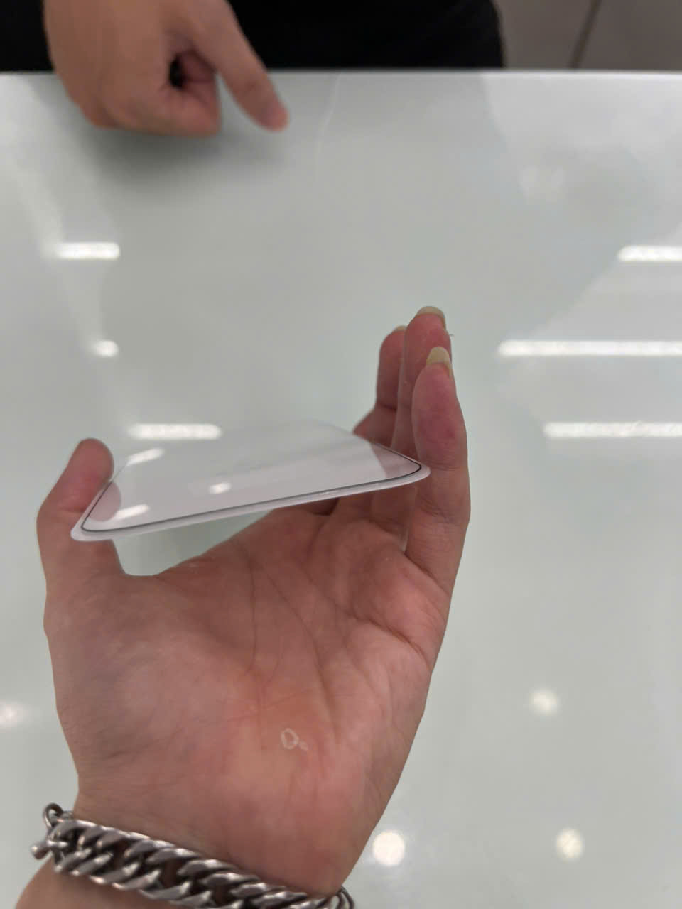 Kính dán màn hình iPhone 16 Pro Max - ZAGG Plus Edge - 100115457 Cũ