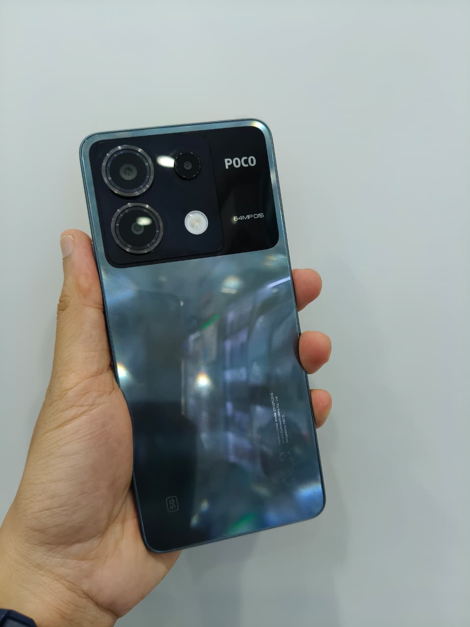✅ Snapdragon 7s Gen 2 (4nm) – Xử lý nhanh, chơi game ổn định. ✅ Màn hình AMOLED CrystalRes 1.5K 6.67", tần số quét 120Hz siêu mư
