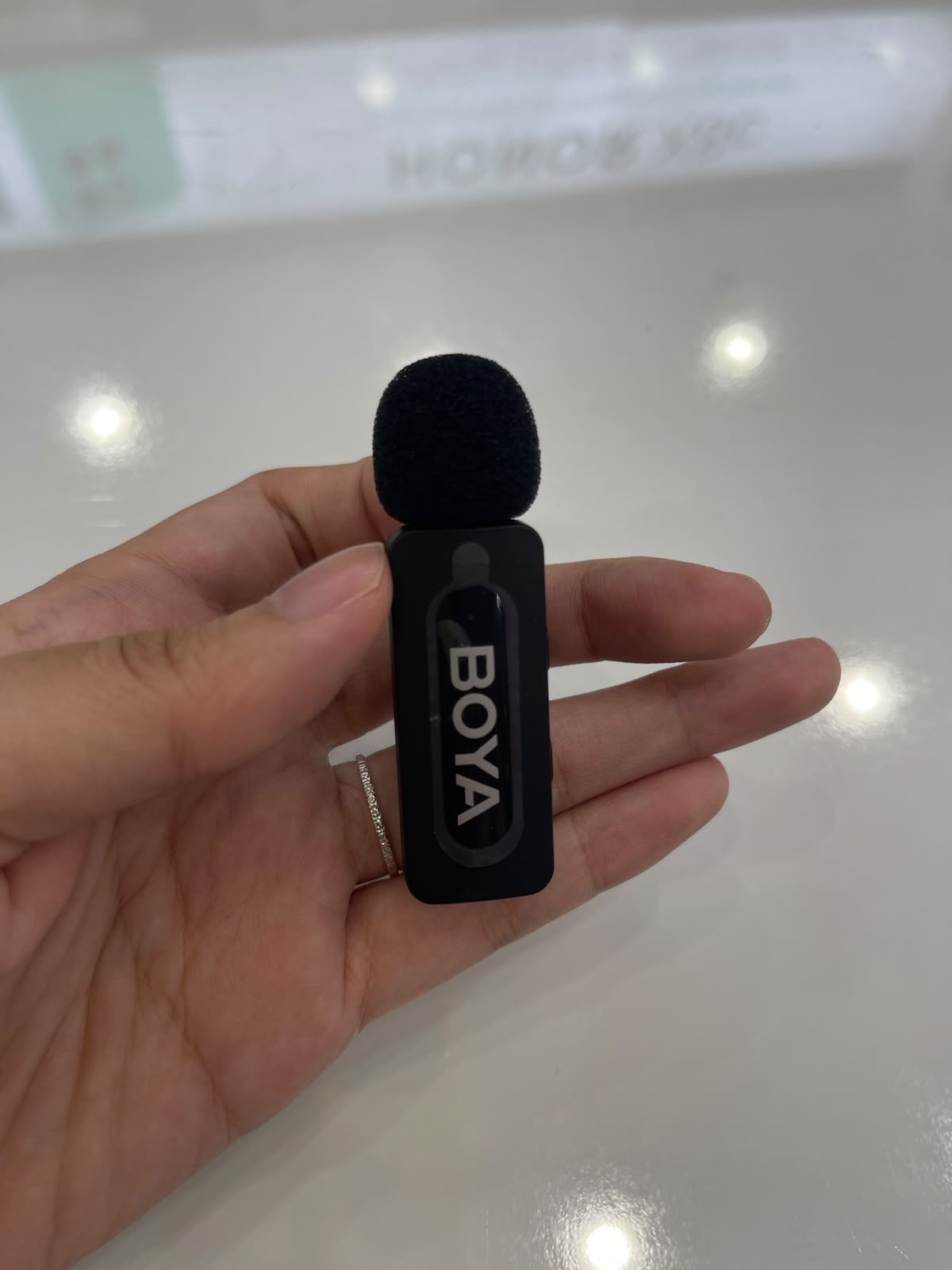 Micro không dây Boya BY-V2 - Màu đen
