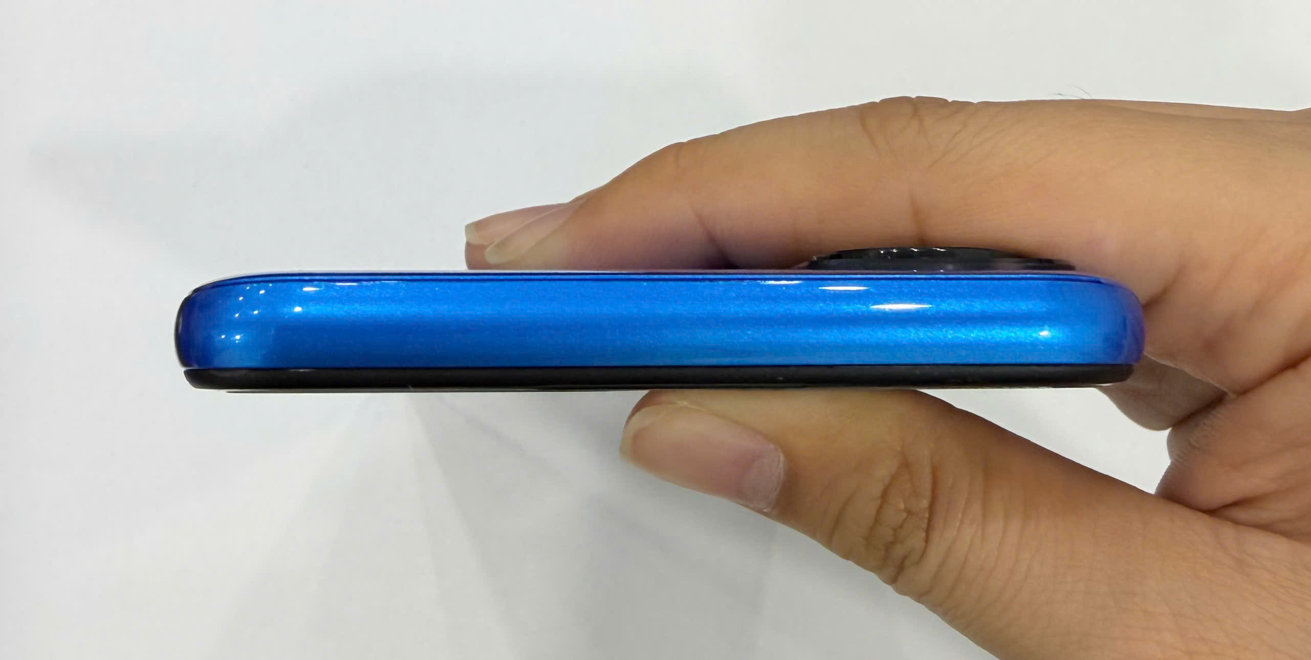 Điện thoại di động HTC Wildfire E3 lite (4GB/64GB) - Xanh (Blue) - TBH - 231A CẦN THƠ