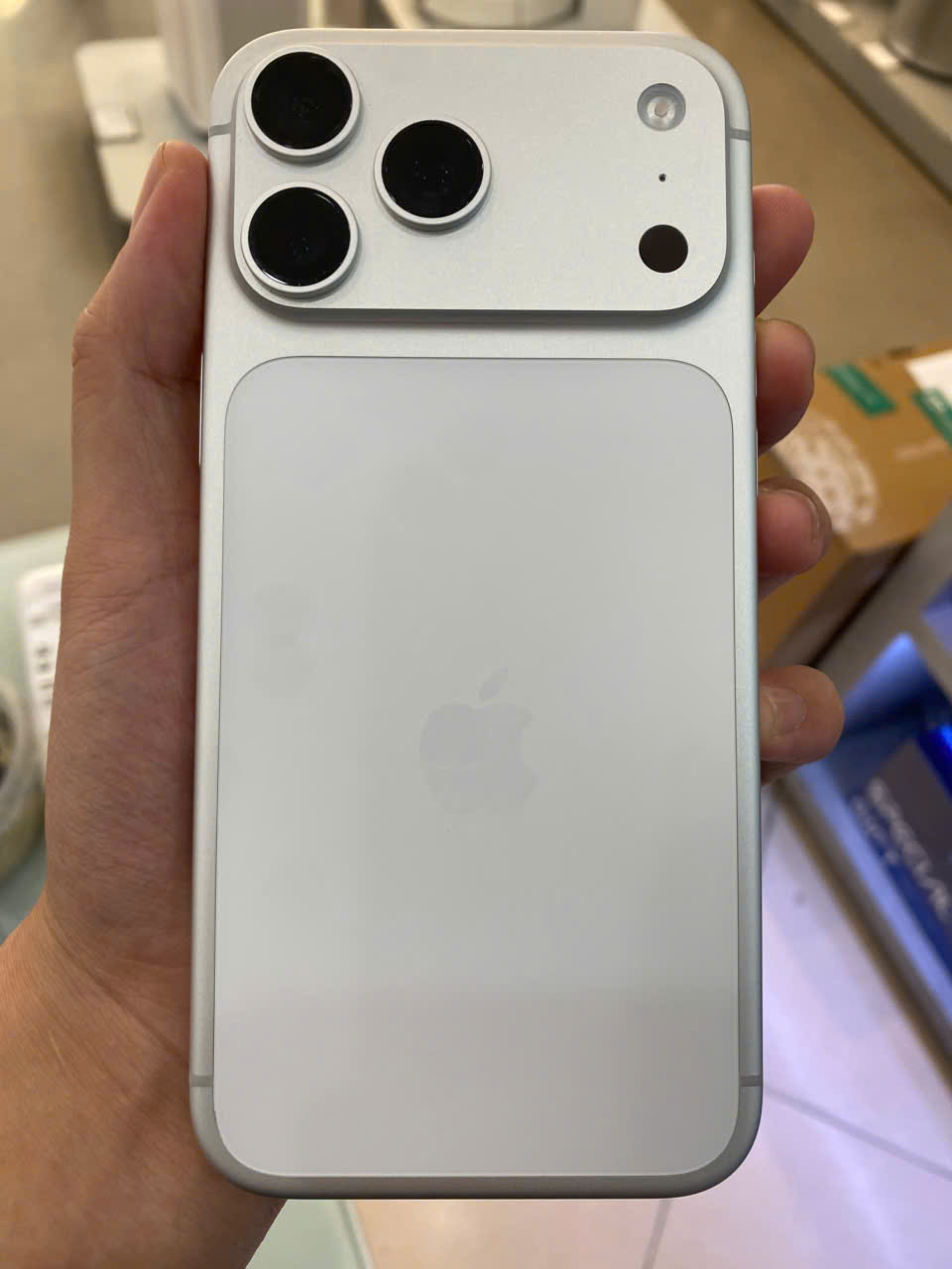 ĐTDĐ Apple iPhone 17 Pro Max 512GB Silver_MFYQ4ZP/A - SC9W33CQ06D - MFYQ4ZP