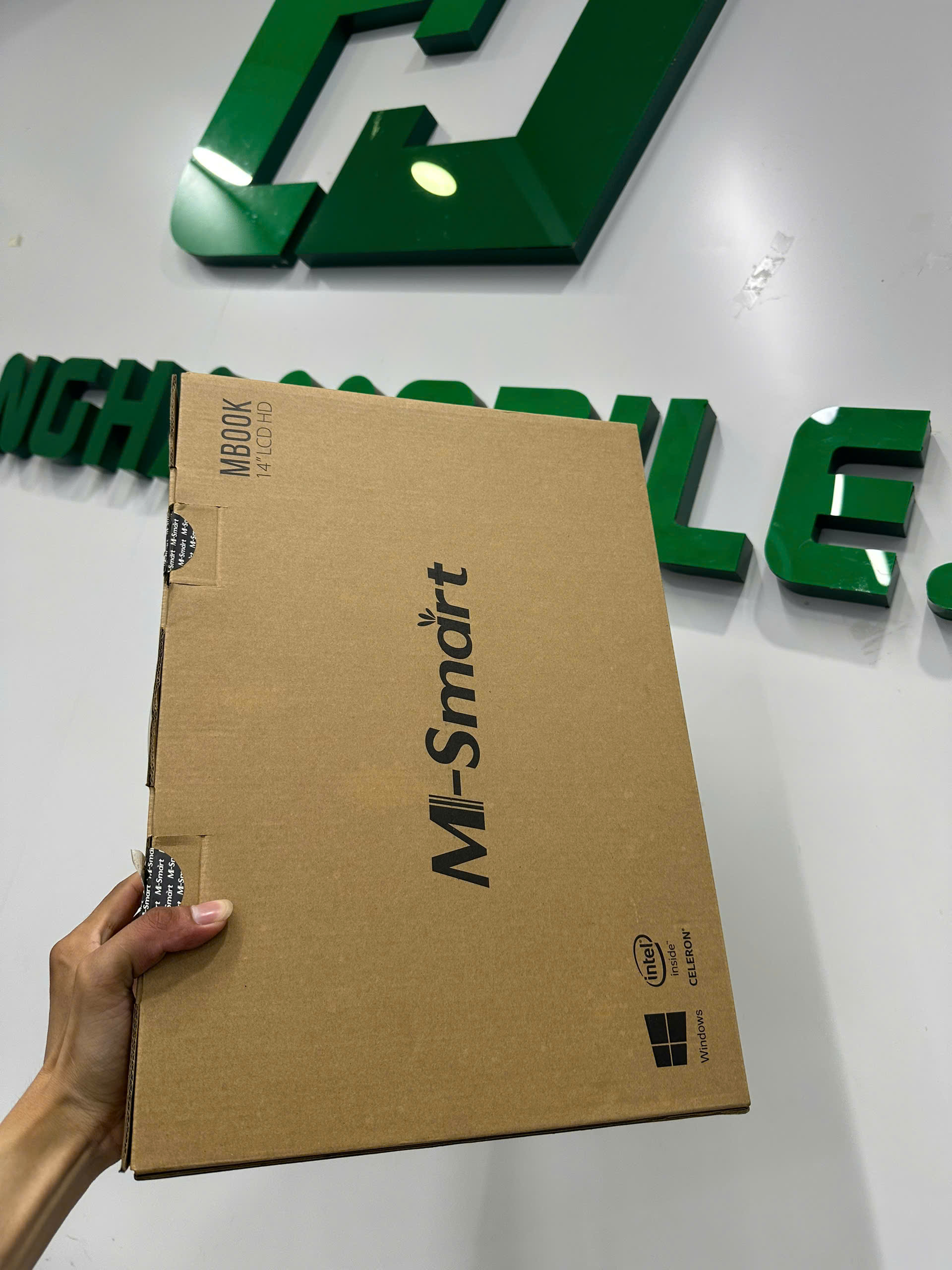 Máy tính xách tay M-SMART MBOOK 1409A