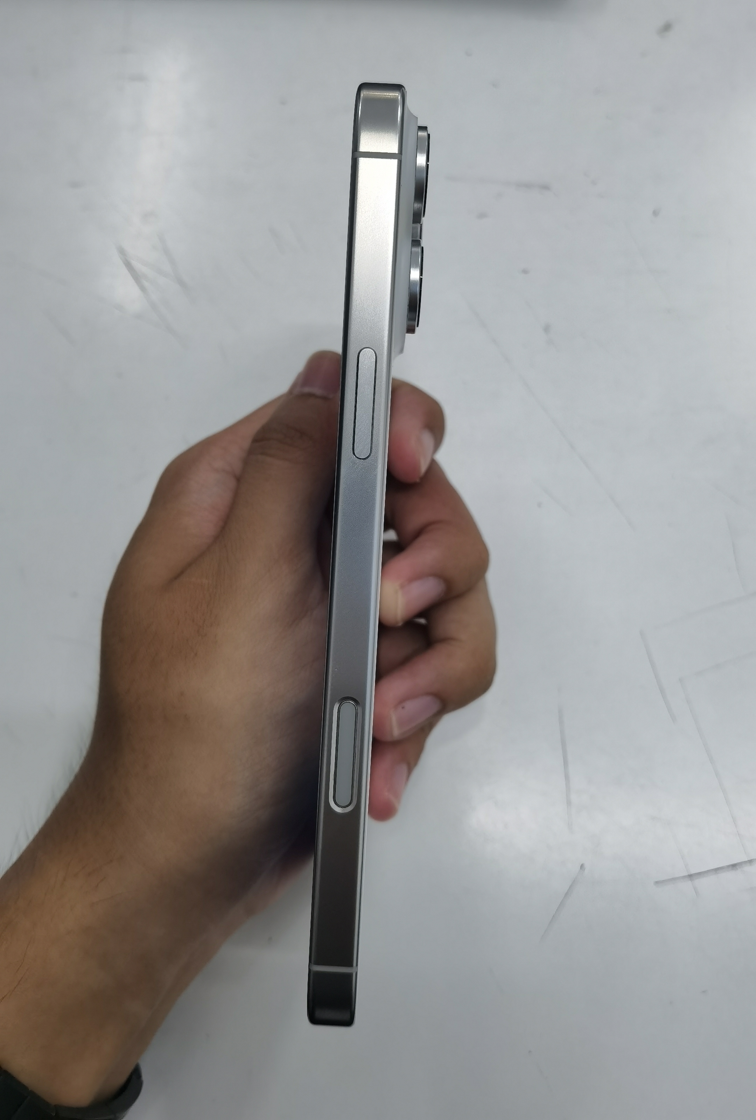 ĐTDĐ Apple iPhone 16 Pro Max 256GB White Titanium_MYWW3VN/A - SD7HQ6NR42F - MYWW3VN