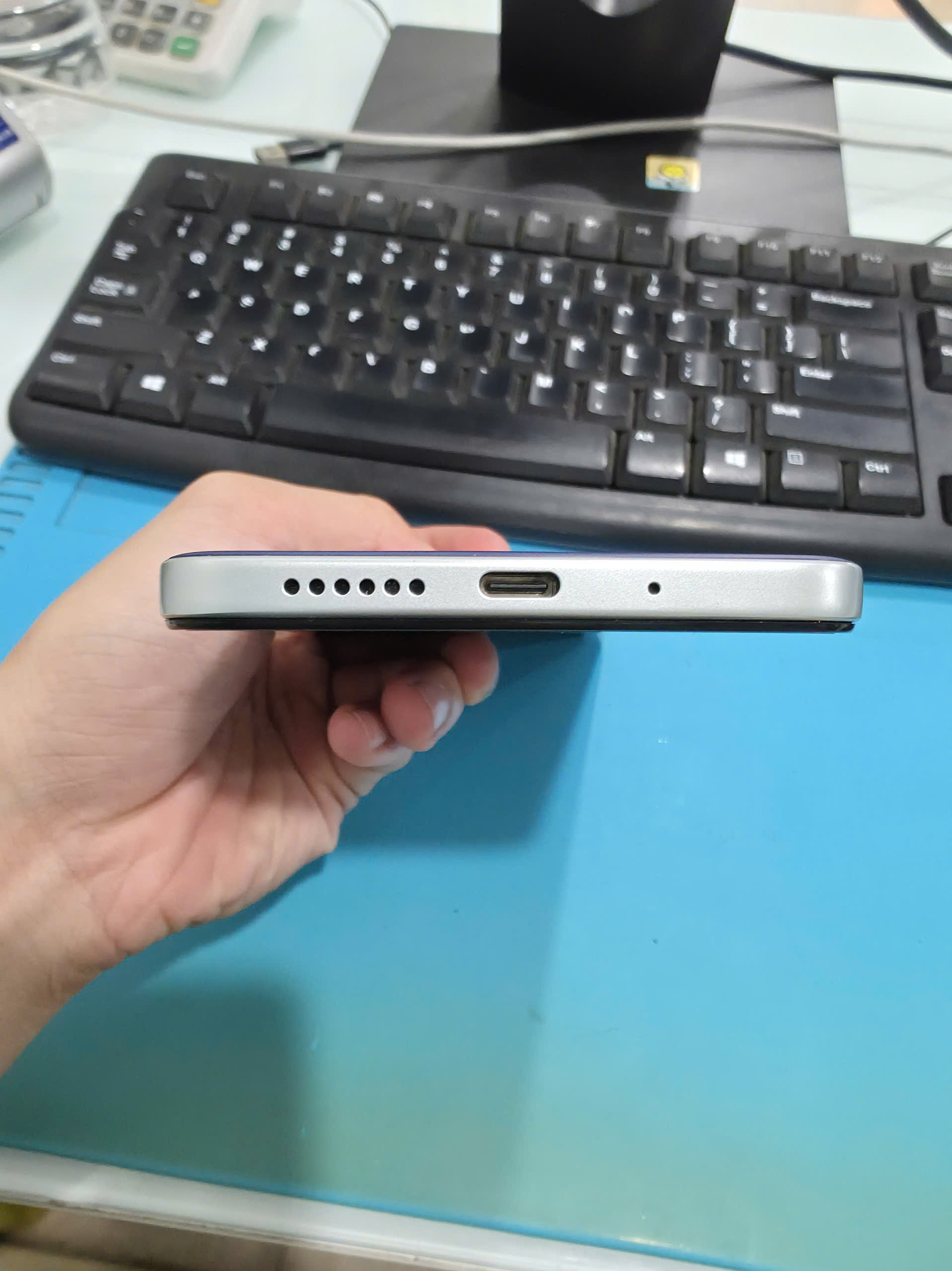 ĐIỆN THOẠI DI ĐỘNG (TEL) POCO M7 6.9"/SNAP 685/6G/128G/50MP+QVGA/8MP/7000mAh (25062PC34G)/BẠC