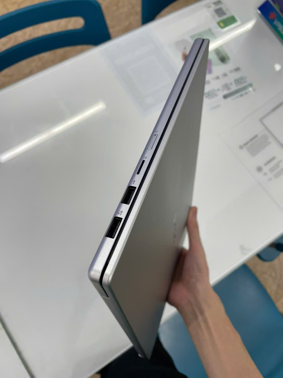 Máy tính xách tay Lenovo IdeaPad Slim 5 OLED 15ARP10, R7 7735HS, 16GB, 512GB SSD, AMD Radeon 680M,-TBH