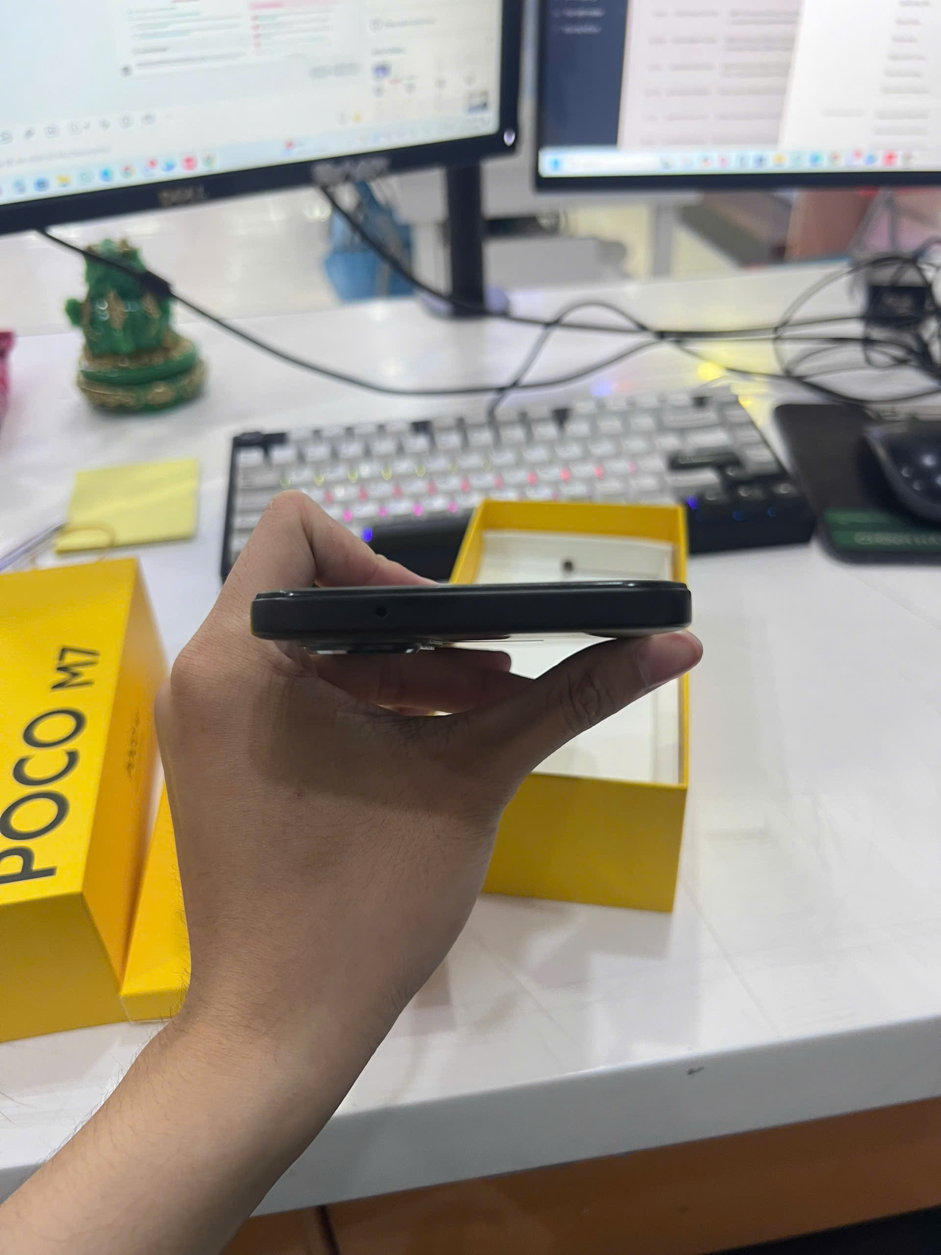 ĐIỆN THOẠI DI ĐỘNG (TEL) POCO M7 6.9"/SNAP 685/6G/128G/50MP+QVGA/8MP/7000mAh (25062PC34G)/ĐEN (6932554451653)