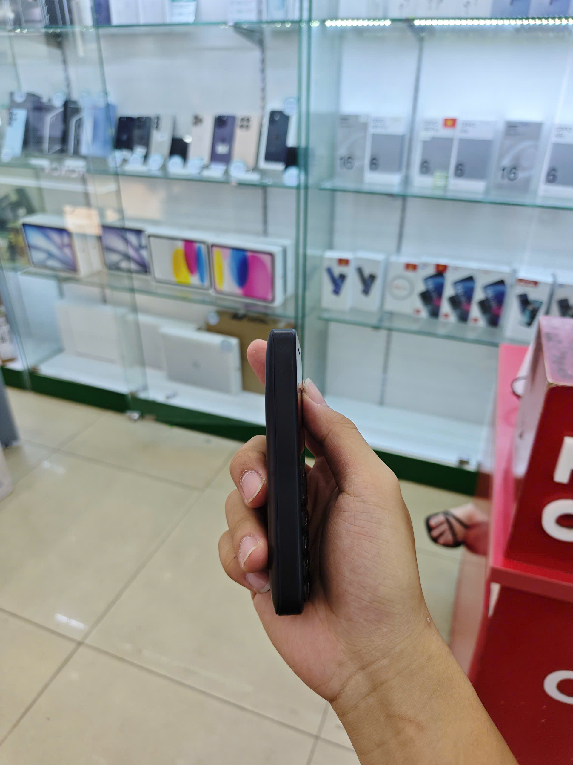 Điện thoại Xphone model Hera V9 màu Đen (Black)