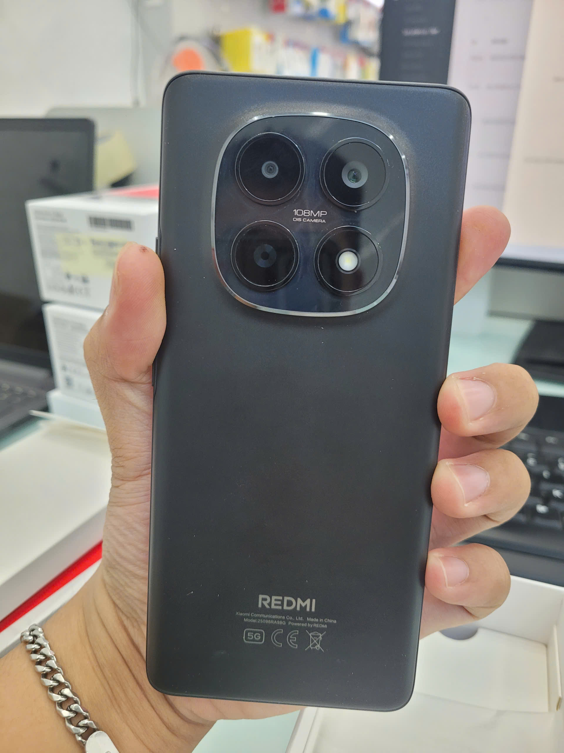 ĐIỆN THOẠI DI ĐỘNG (TEL) REDMI NOTE 15 5G 6.77"/SNAP 6 GEN 3/6G/128G/108MP+8MP/20MP/5520mAh (25098RA98G)/ĐEN (6932554469634)/TN 