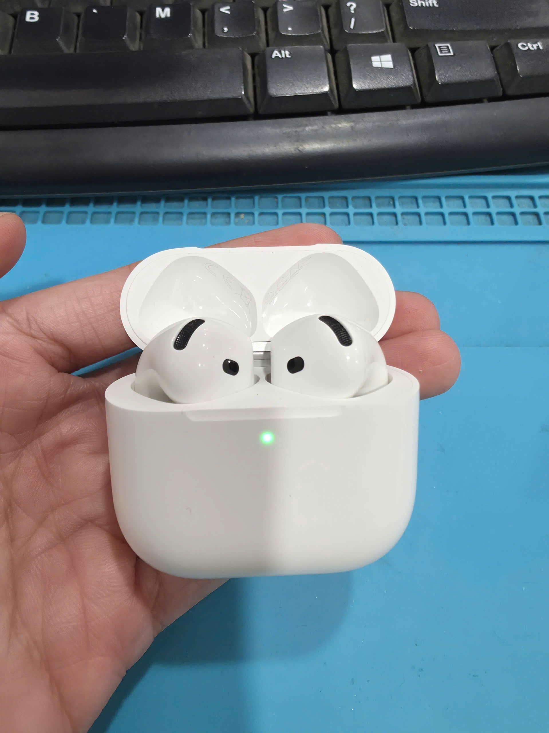 Tai nghe Bluetooth Apple AirPods 4 with Active Noise Cancellation