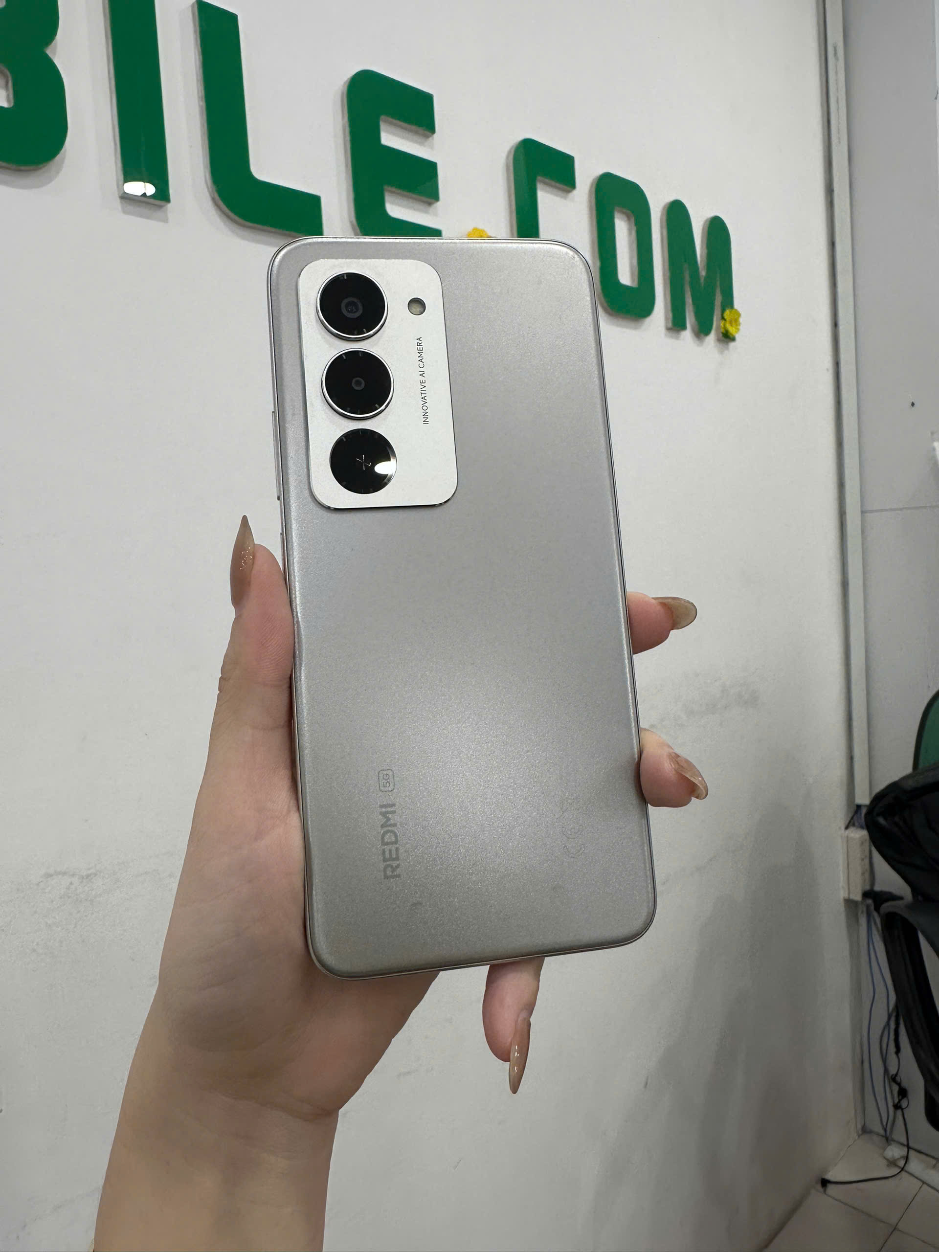 ĐIỆN THOẠI DI ĐỘNG (TEL) REDMI 15 5G 6.9"/SNAP 6S GEN 3/8G/256G/50MP+Auxiliary/8MP/7000mAh (25057RN09G)/XÁM