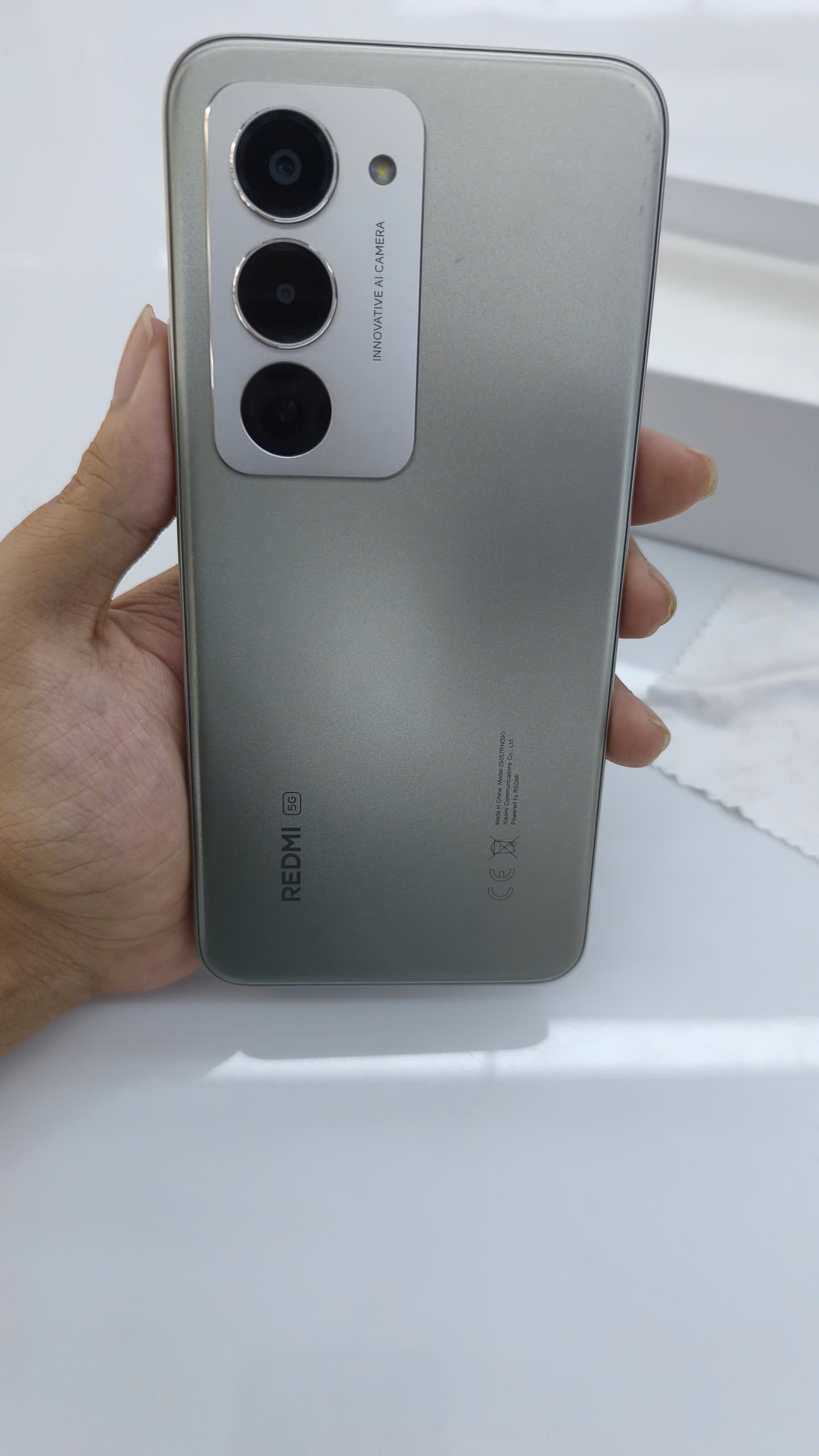 ĐIỆN THOẠI DI ĐỘNG (TEL) REDMI 15 5G 6.9"/SNAP 6S GEN 3/8G/256G/50MP+Auxiliary/8MP/7000mAh (25057RN09G)/XÁM (6932554454463)/ cũ
