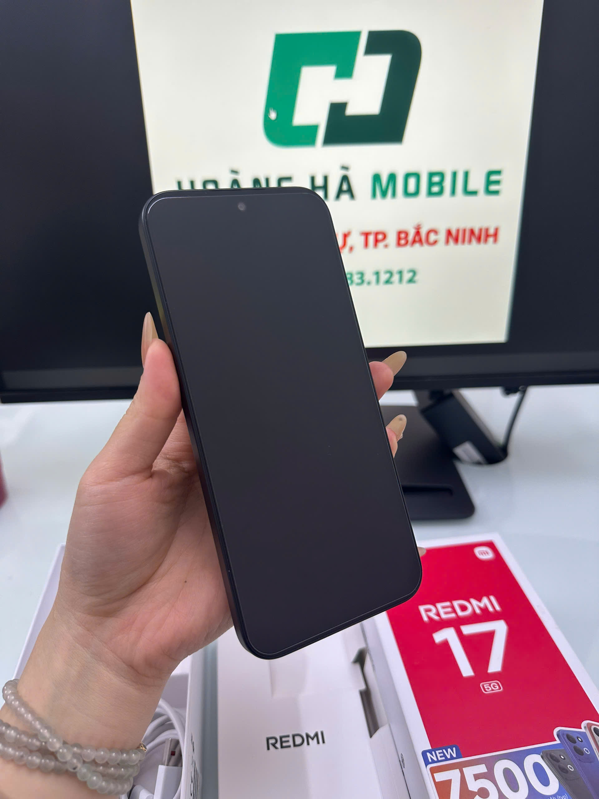 ĐIỆN THOẠI DI ĐỘNG (TEL) REDMI 17 5G 6.9"/SNAP 4 GEN 5/4G/128G/50MP+Auxiliary/8MP/7500mAh (26062RN92G)/ĐEN (6939093008447) - 864
