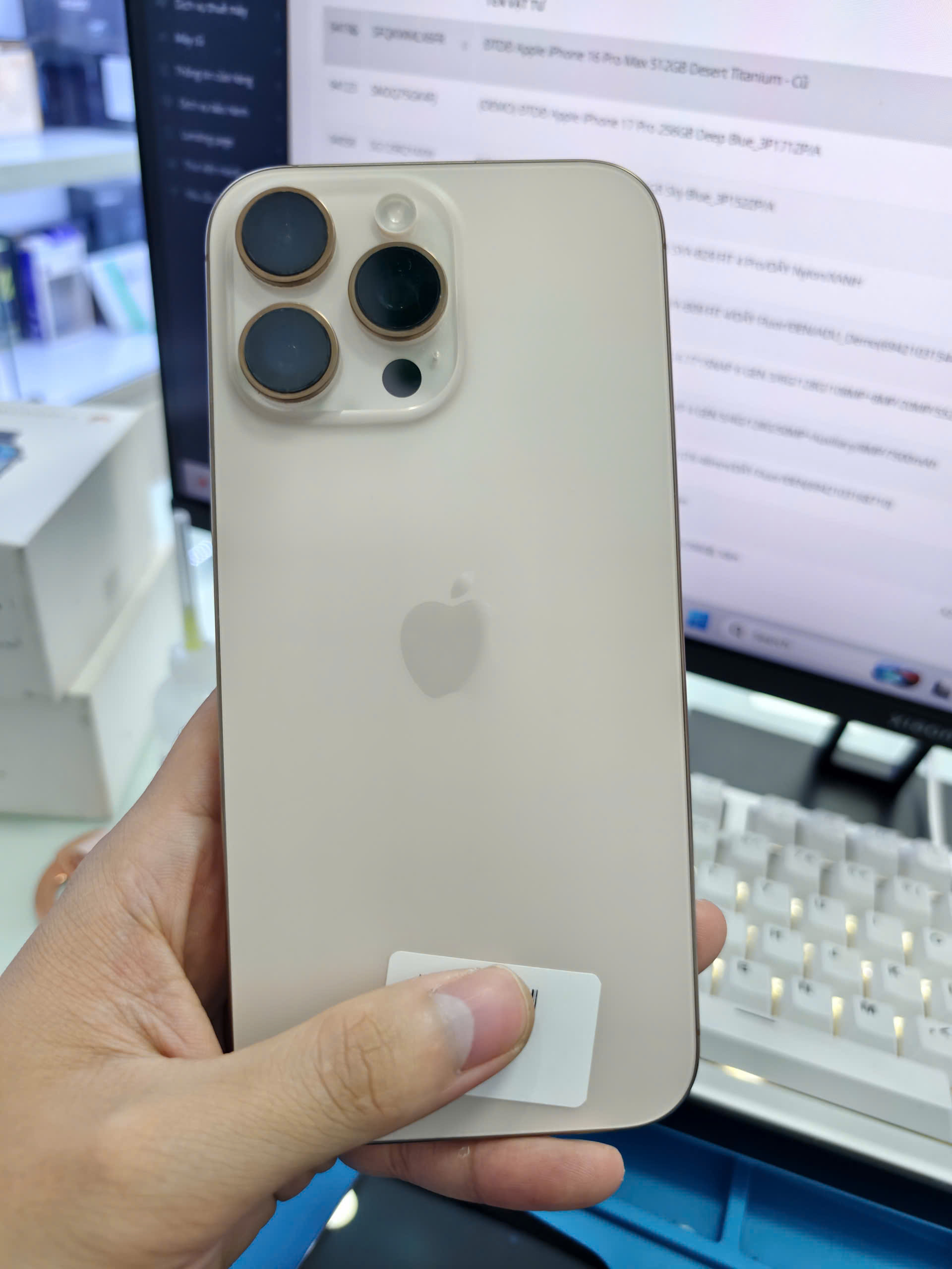 ĐTDĐ Apple iPhone 16 Pro Max 512GB Desert Titanium - Cũ - SFQKWMLX6FR - IPC16M512D