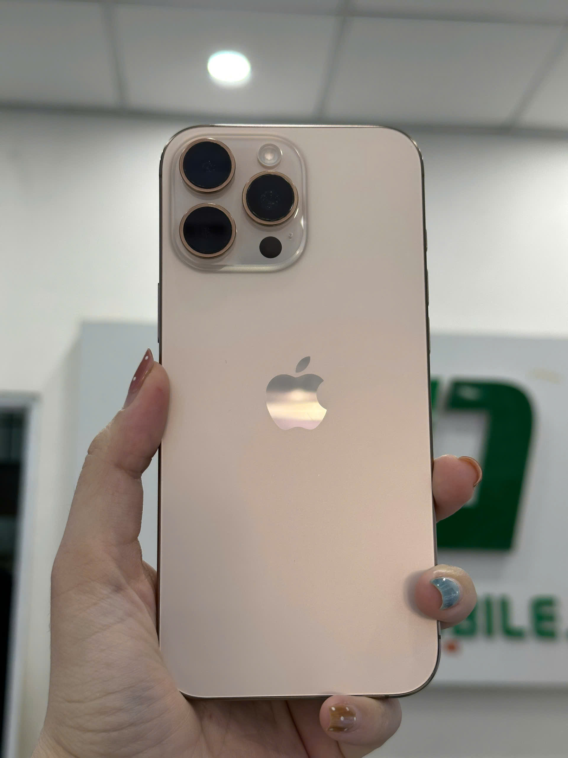 ĐTDĐ Apple iPhone 16 Pro Max 256GB Desert Titanium_MYWX3VN/A - CŨ