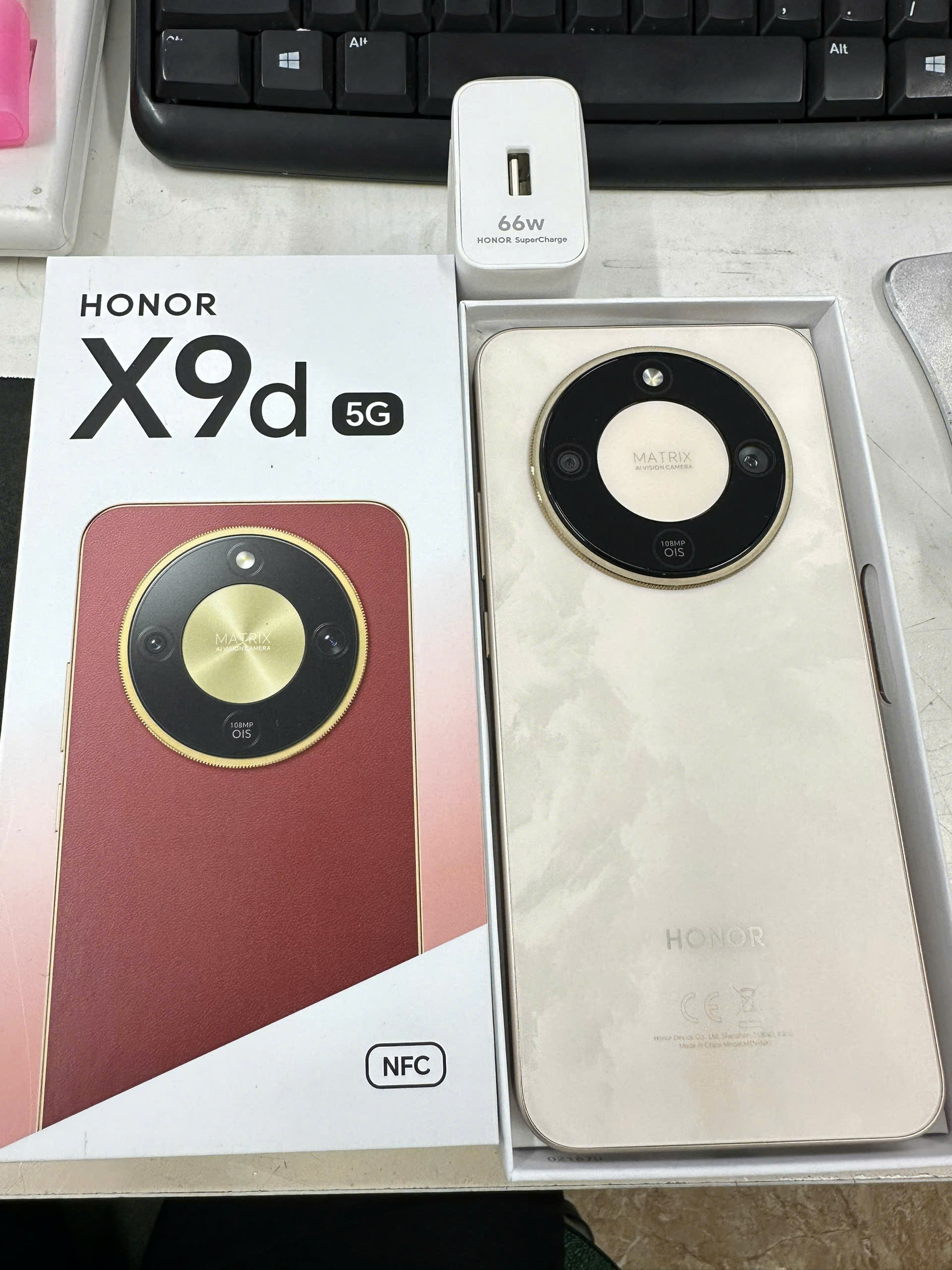 Điện thoại thông minh Honor X9d 5G (12GB+512GB) Vàng (Sunrise Gold)_MTN-NX1GOL12512 - TBH