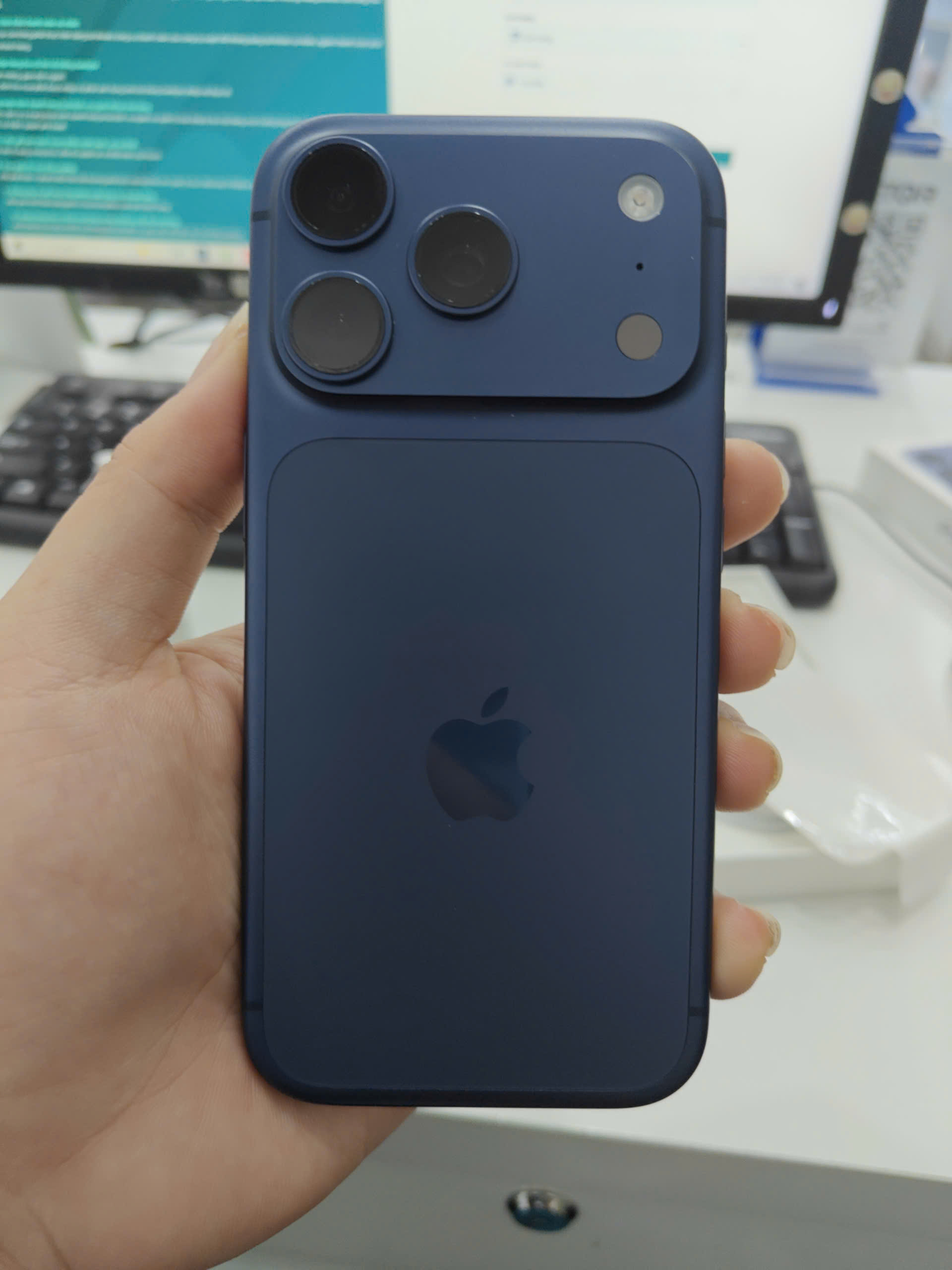 ĐTDĐ Apple iPhone 17 Pro 256GB Deep Blue
