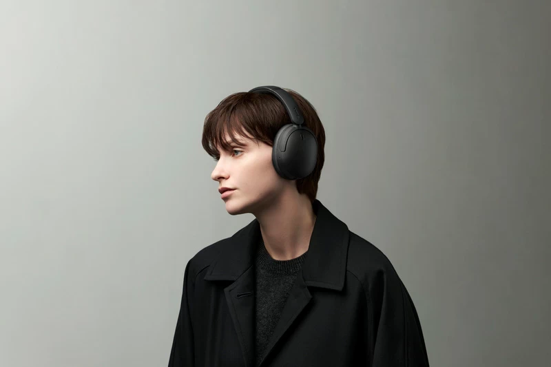 Tai nghe chụp tai không dây SONY cho nam sang trọng. Tai nghe chụp tai không dây SONY cho nam sang trọng.