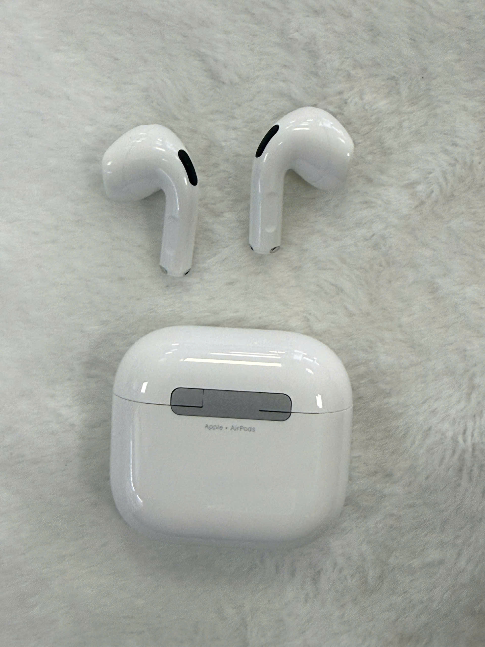 Tai nghe Bluetooth Apple AirPods 5 with Wireless Charging Case_MKFT4ZP/A - SMGK6J34JM7 - MKFT4ZP