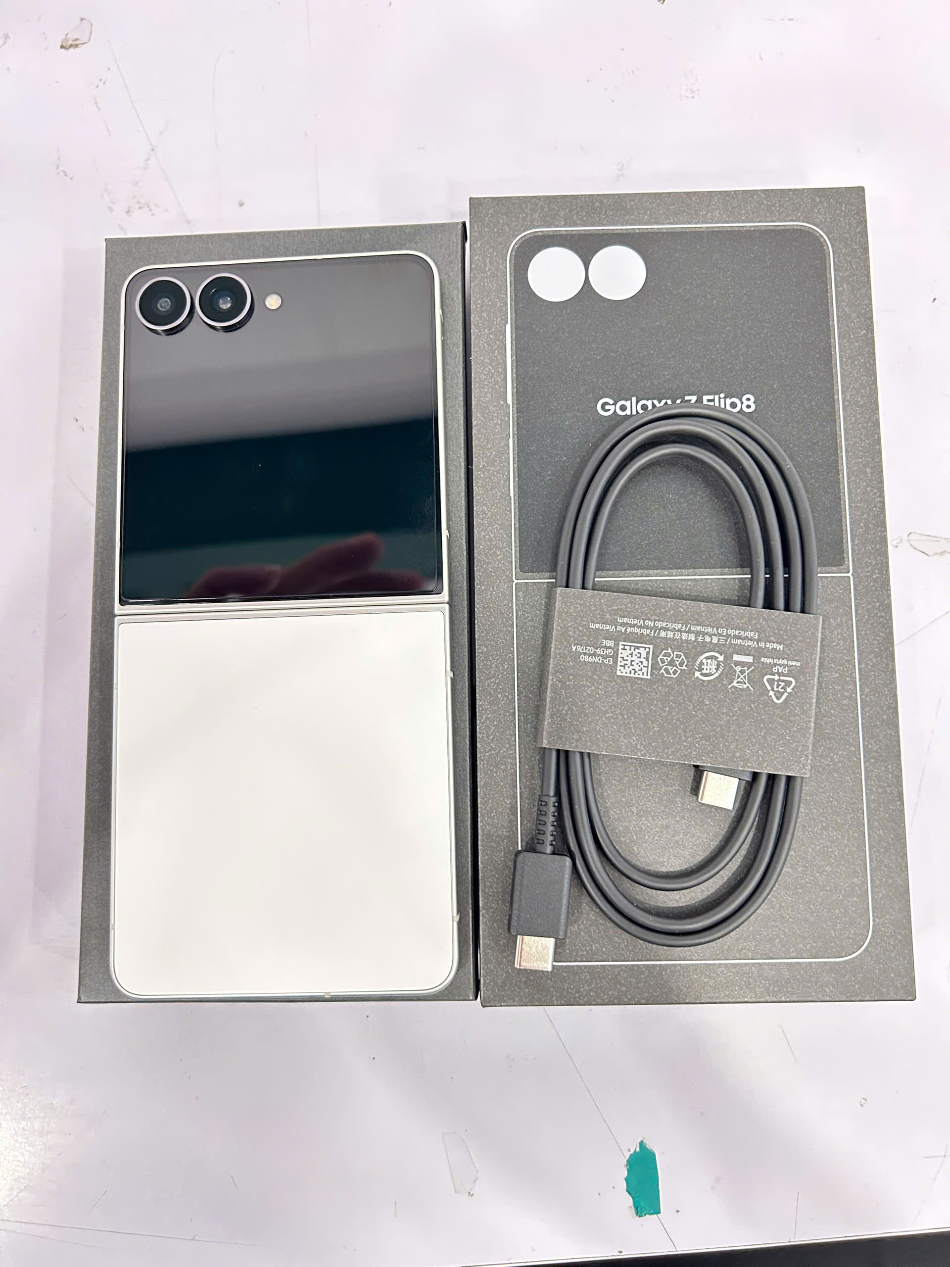 ĐTDĐ Samsung Flip8 SM-F776B, 256GB, Trắng