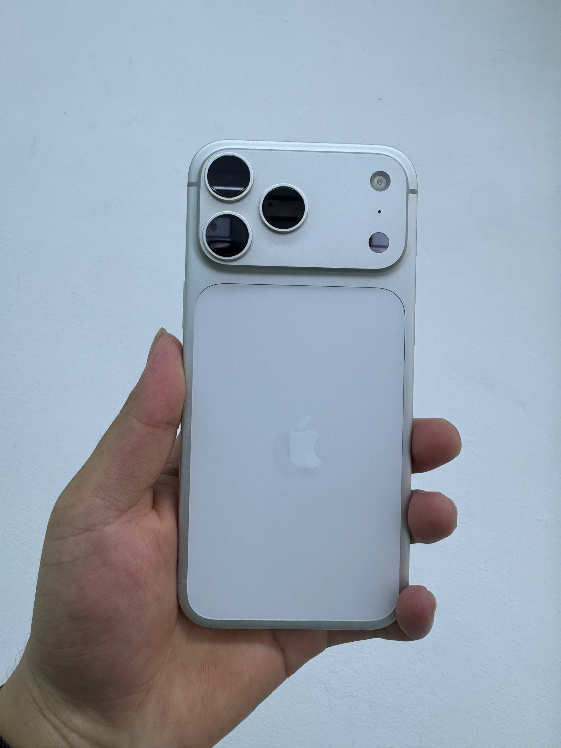 ĐTDĐ Apple iPhone 17 Pro Max 256GB Silver_MFYM4ZP/A - SGVVQF9XQML - MFYM4ZP - TBH