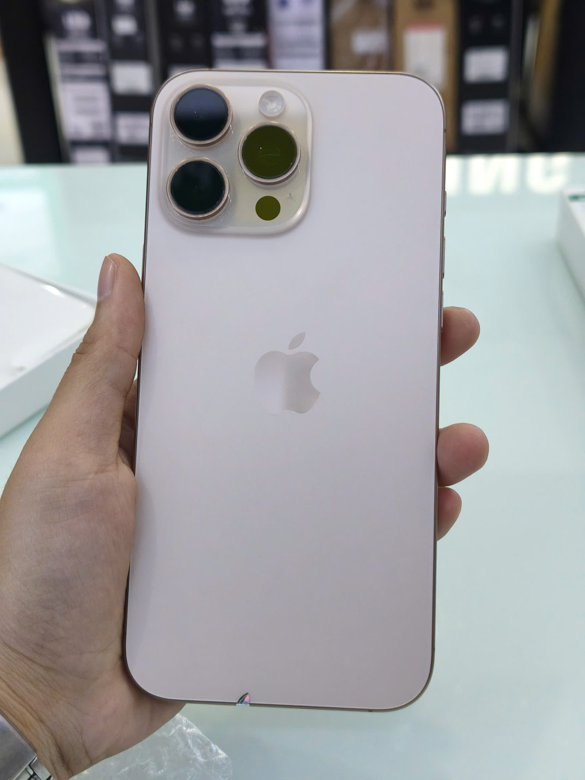 ĐTDĐ Apple iPhone 16 Pro Max 256GB Desert Titanium_MYWX3VN/A - SLXX0VJ04C9 - MYWX3VN