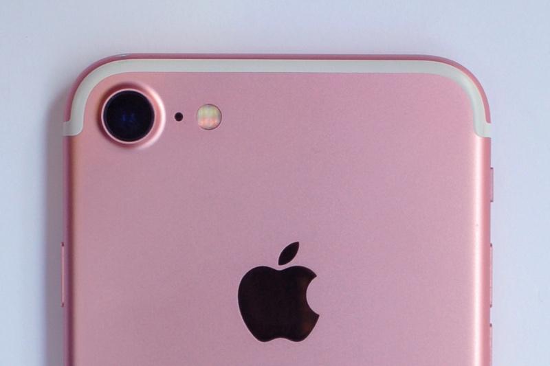 Dịch vụ thay camera sau iPhone 7 tại Hoàng Hà Care