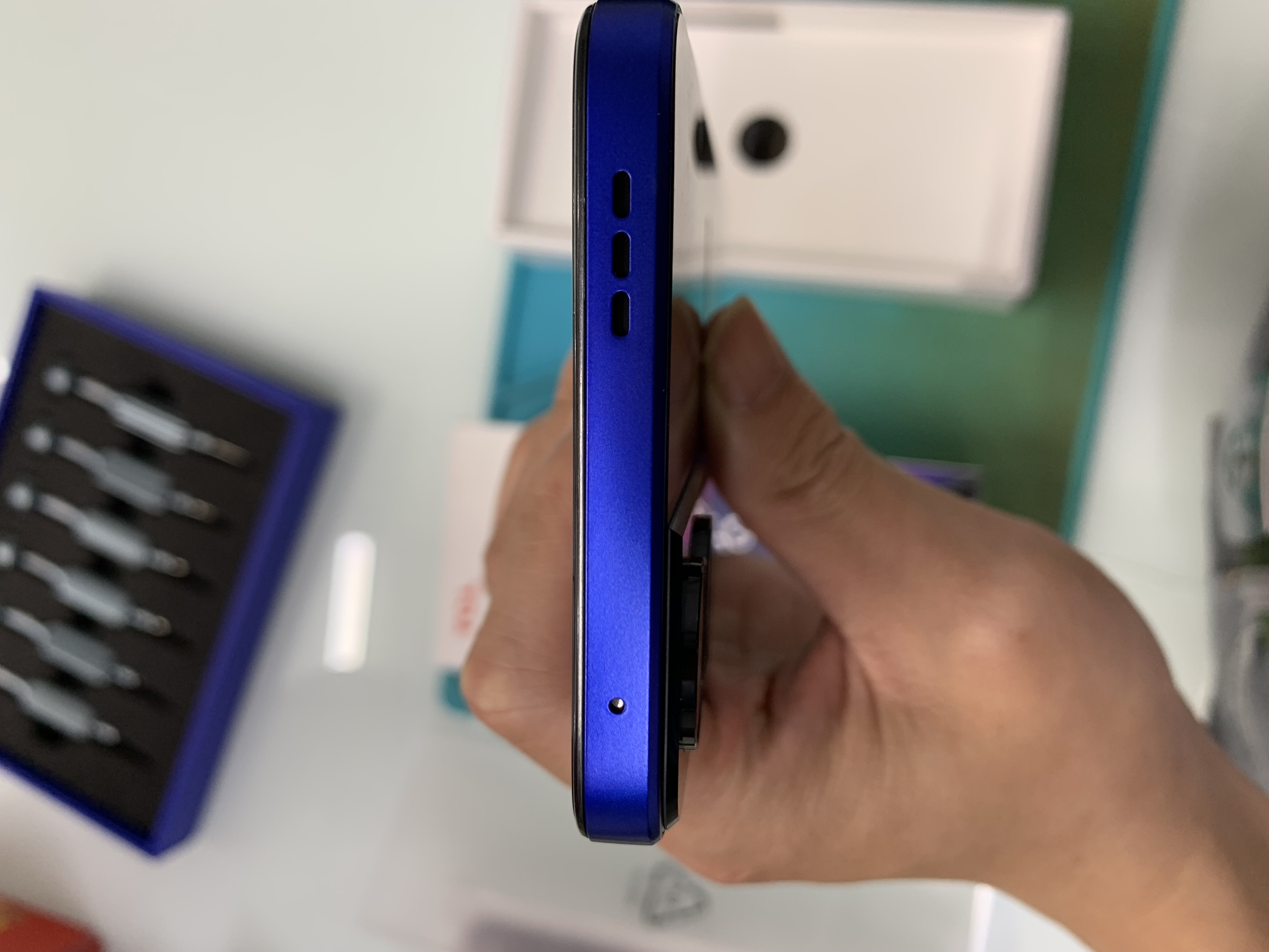 Điện thoại di động TCL 505 T509K (4+128GB) Ocean Blue_T509K