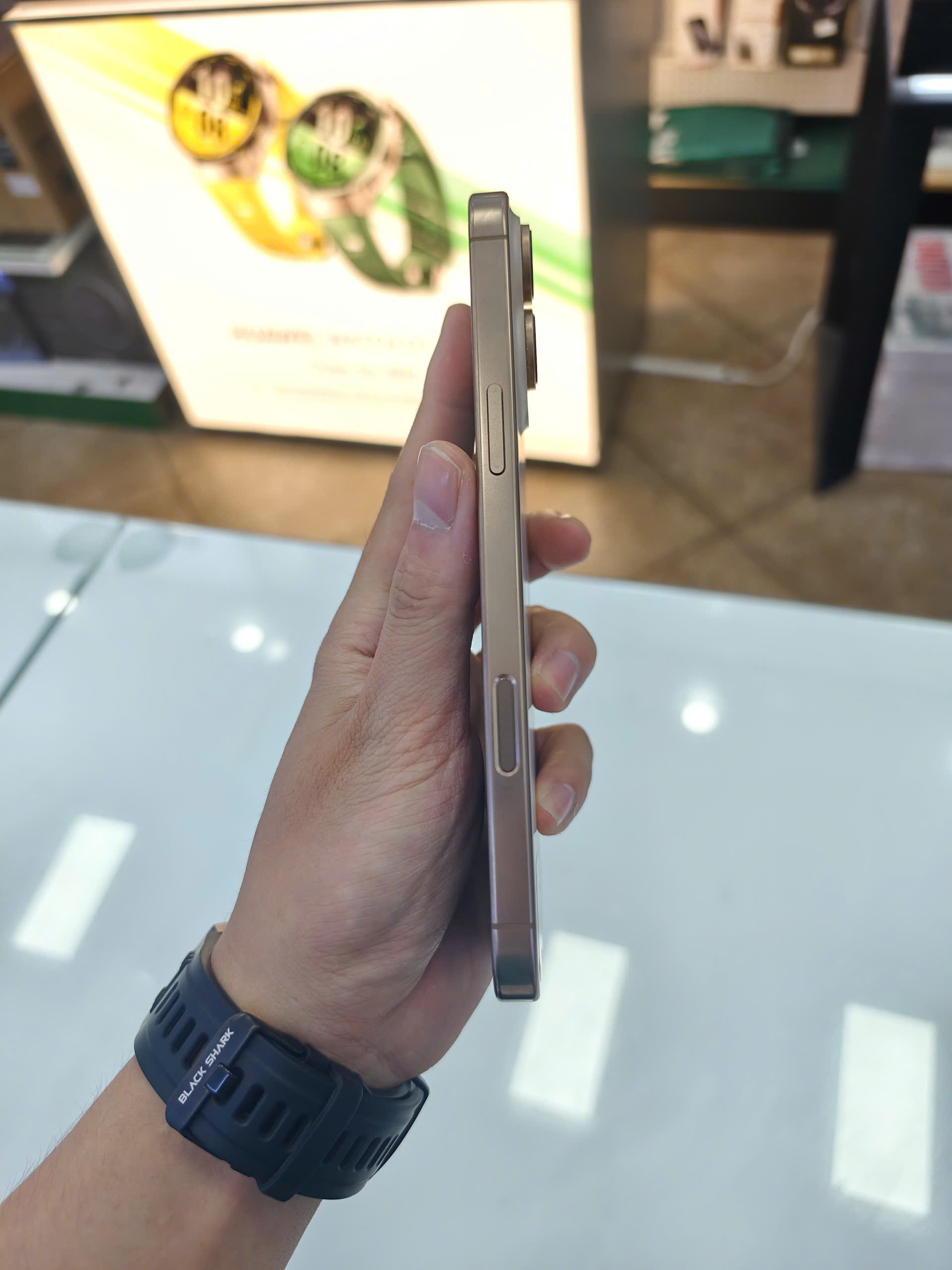 ĐTDĐ Apple iPhone 16 Pro Max 256GB Desert Titanium_MYWX3VN/A - sjxfh66n43g - MYWX3VN