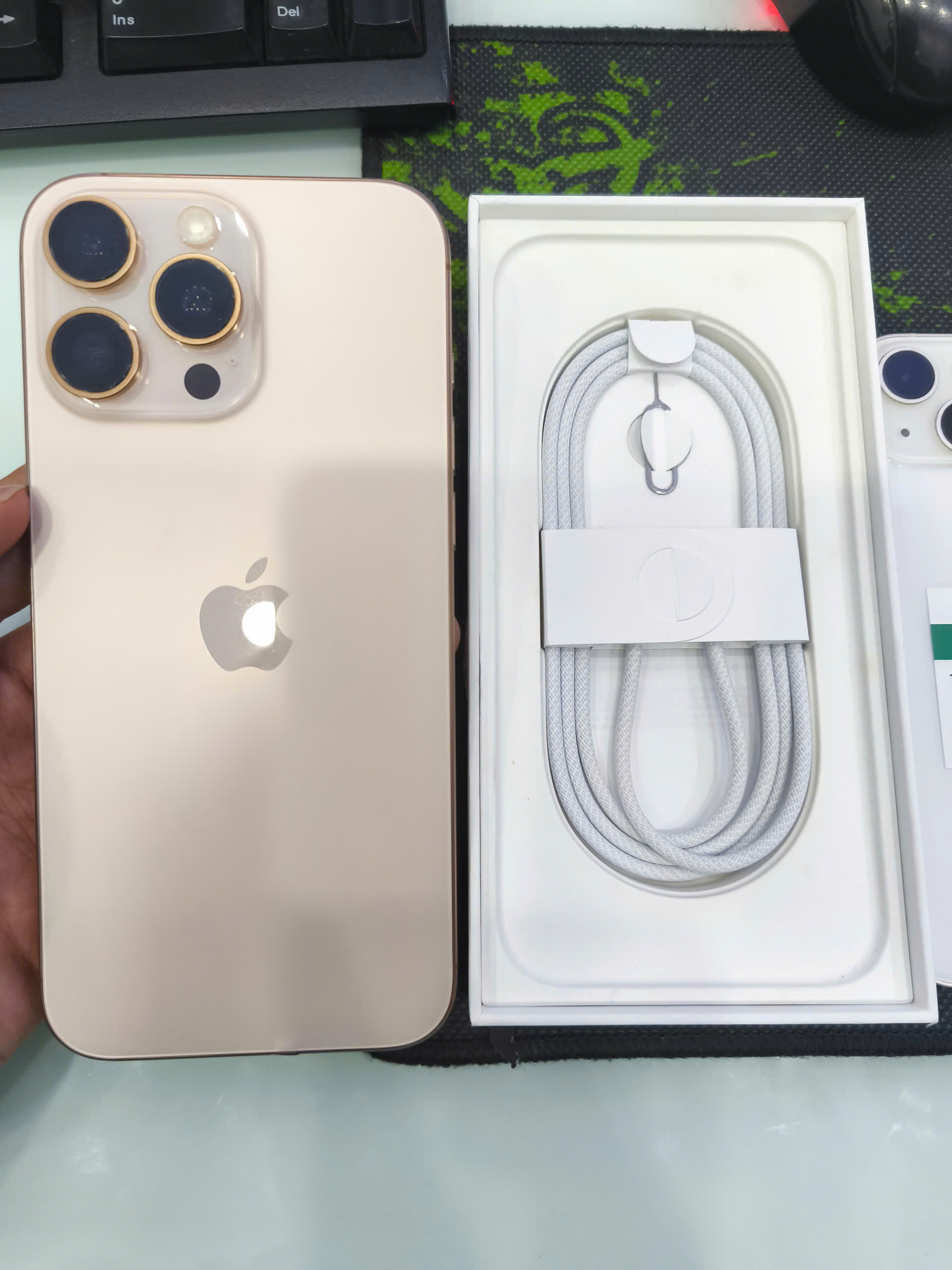 Điện thoại Apple iPhone 16 Pro Max 256GB Gold