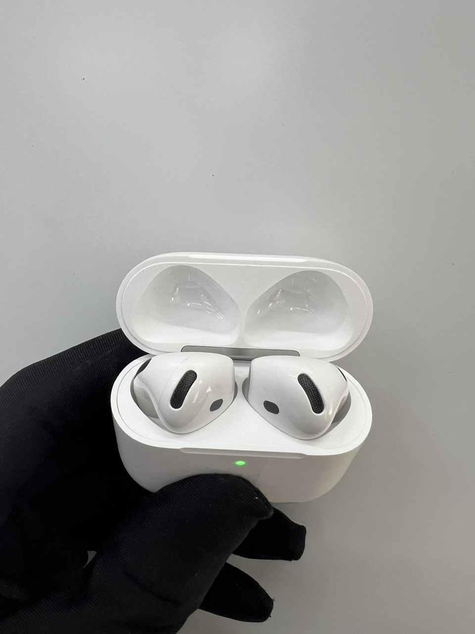 Tai nghe Bluetooth Apple AirPods 5 with Wireless Charging Case_MKFT4ZP/A