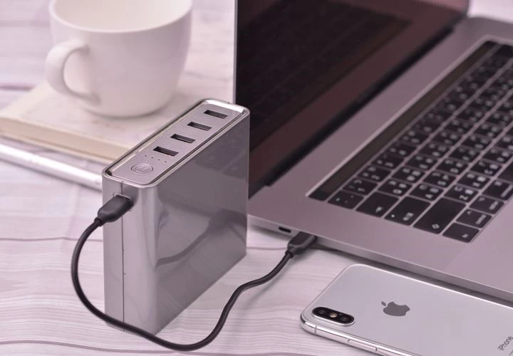 Viên pin với dung lượng 20000mAh. Viên pin với dung lượng 20000mAh.