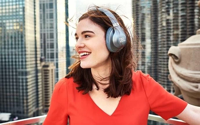 JBL Everest 710BT là một sản phẩm tai nghe không dây của JBL JBL Everest 710BT là một sản phẩm tai nghe không dây của JBL