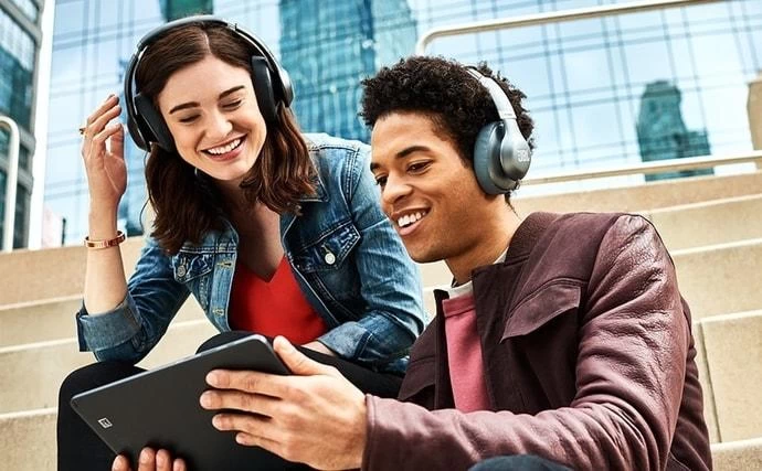 JBL Everest 710BT và khả năng kết nối 2 tai nghe JBL Everest 710BT và khả năng kết nối 2 tai nghe