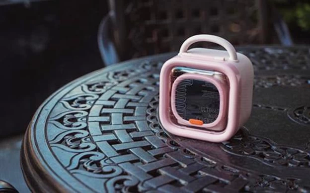 Hiệu năng tốt, thời gian phát nhạc liên tục lên đến 10h. Hiệu năng tốt, thời gian phát nhạc liên tục lên đến 10h.